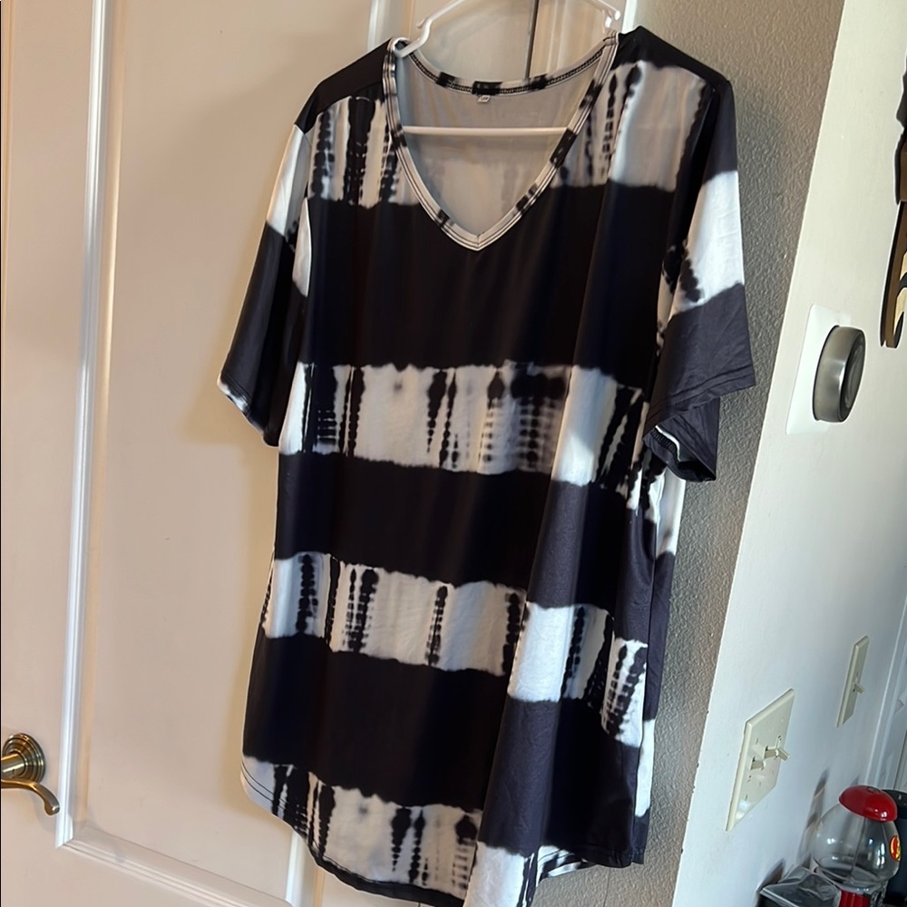 Black and White Tie-Dye Women's Top